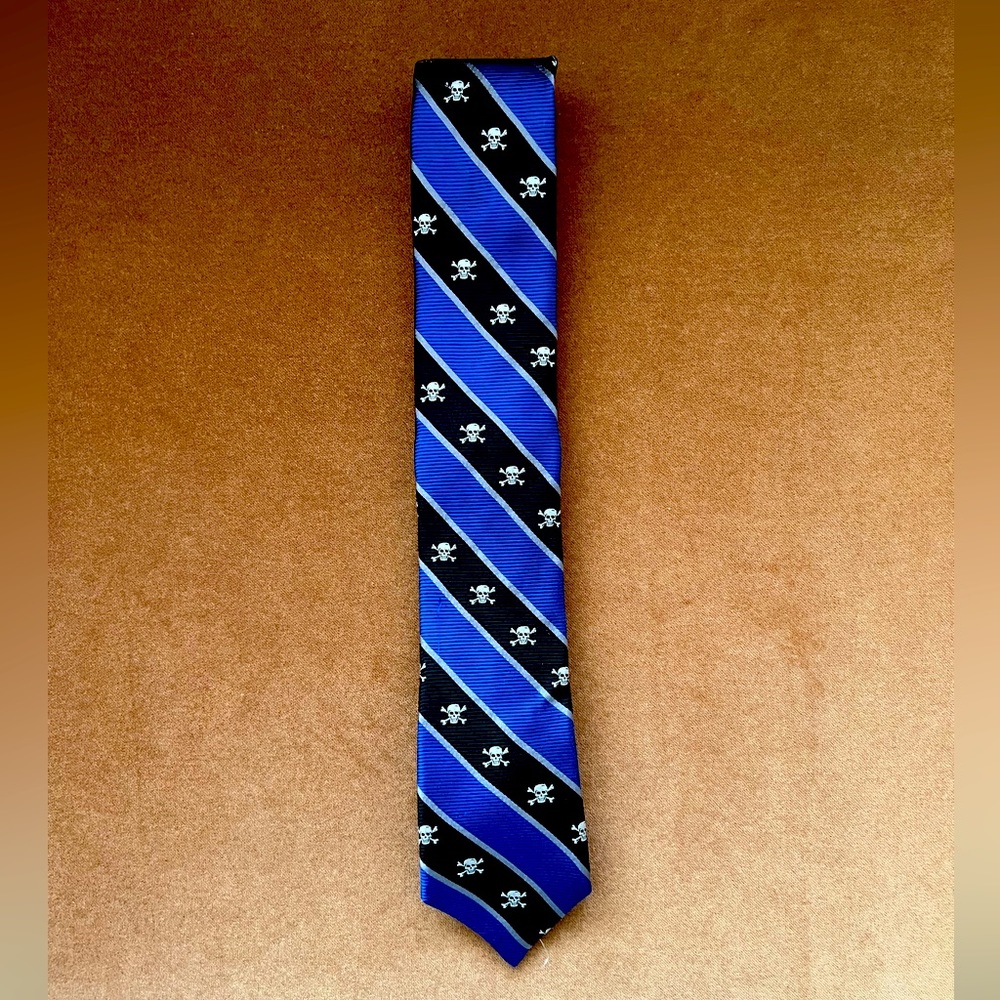 Skull and Crossbones boys/teen tie☠️